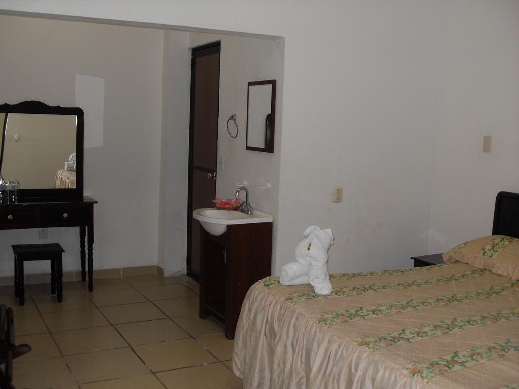 Hostal Del Cid Катемако Экстерьер фото